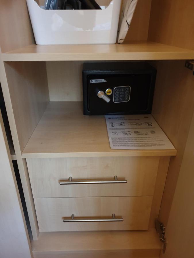 London Luxury Apartments 3 Bedroom Sleeps 8 With 3 Bathrooms 5 Mins Walk To Tube Station Free Parking Ilford Exterior foto